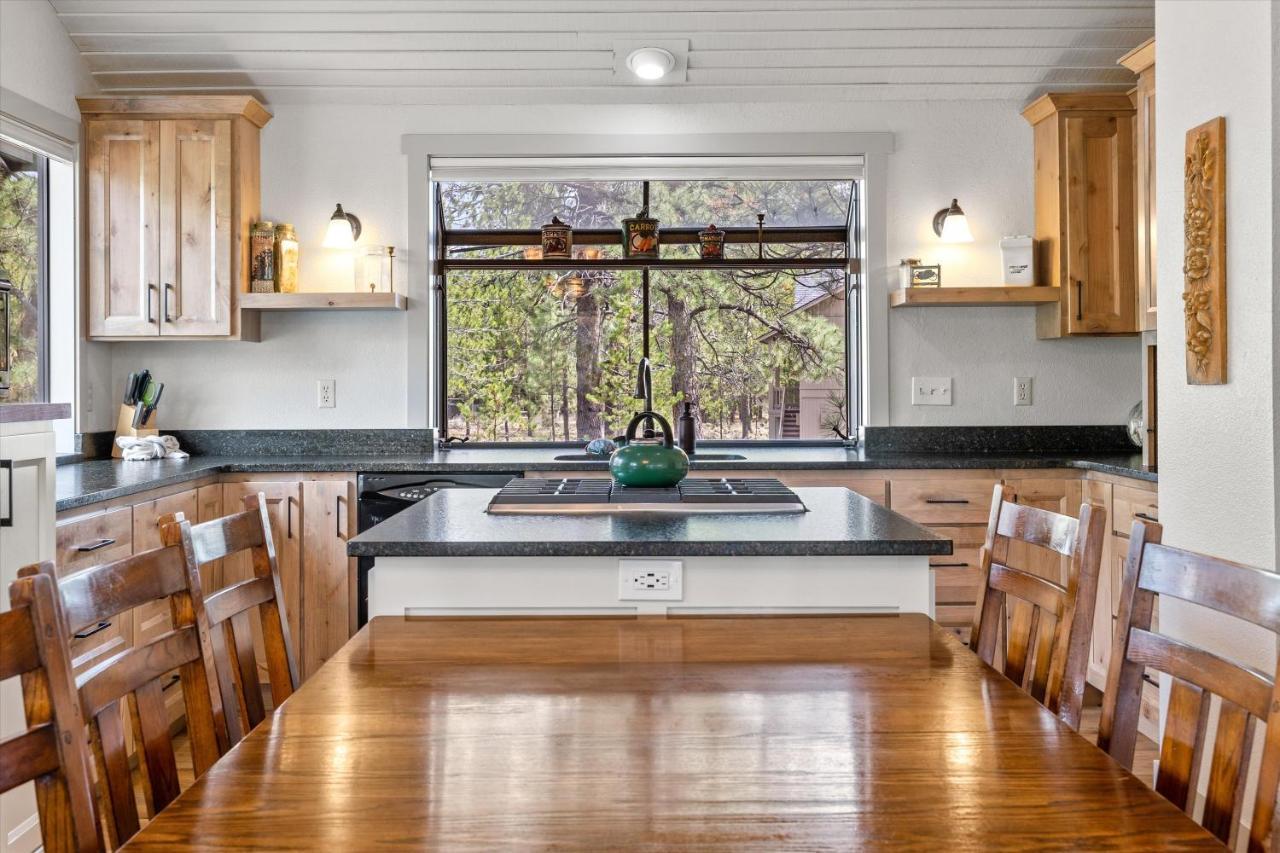 Holiday home Great Kitchen, Ac, Sharc Access, Hot Tub, Bring Pet! Sunriver